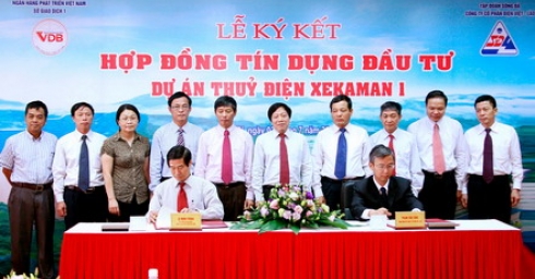  Ký kết Hợp đồng tín dụng đầu tư dự án thủy điện Xekaman 1