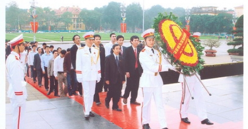 Dưới lá cờ vẻ vang của Đảng