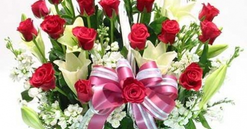Có chị em ta vui bước trên đường