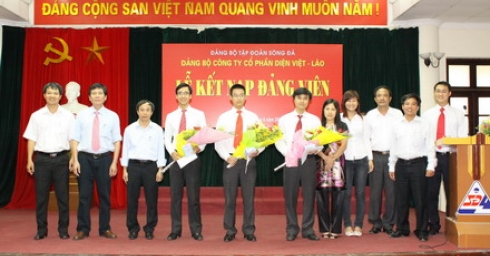 Lễ kết nạp Đảng viên nhân dịp kỷ niệm 120 năm ngày sinh Chủ tịch Hồ Chí Minh