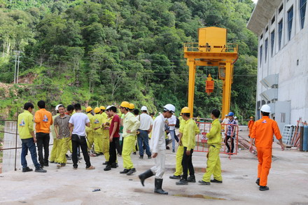 Staffs and official express delight at operation of Unit 1