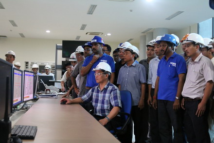 Mr. Le Van Ton – Member of BoDs of Song Da Corporation cum chairman of BoDs of Viet Lao Power Joint Stock Company press the start buttion