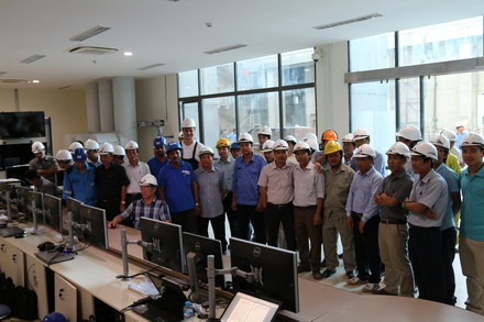 Experts witness Unit starting