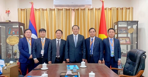 THỦ TƯỚNG CHÍNH PHỦ NƯỚC CHDCND LÀO GẶP MẶT DOANH NGHIỆP VIỆT NAM ĐANG ĐẦU TƯ TẠI LÀO